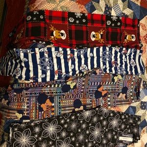 One size/medium leggings and one Capri